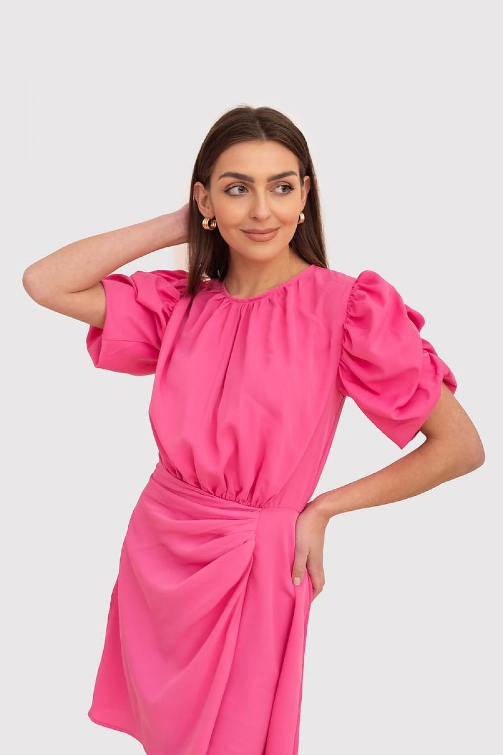 A beautiful pink mini dress featuring short bouffant sleeves, a round neckline, and pleated sides at the hem, fastened with a covered zipper for a chic look.






