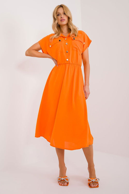 A versatile flared midi summer dress with short sleeves, a collar, button closure to the waist, and practical breast pockets with buttoned patches, combining comfort and timeless elegance.






