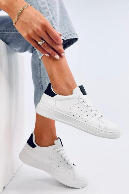 Baskets à lacets pour femmes avec texture perforée