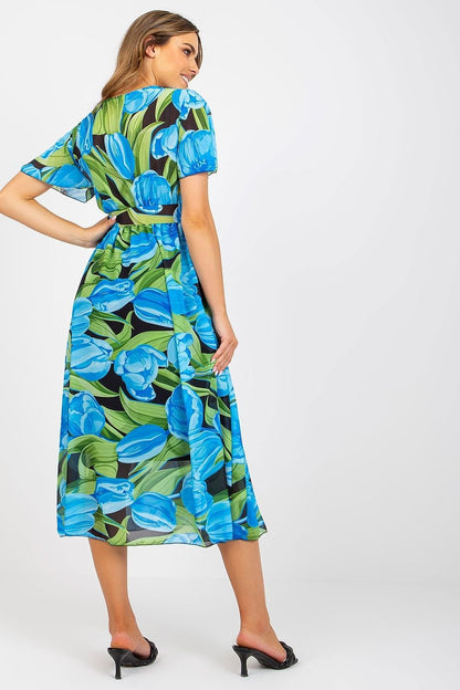 This dress embodies the perfect balance of everyday elegance, offering both comfort and style. The vibrant print adds a fun and energetic touch, making it suitable for any occasion. Its flared cut is flattering and feminine, ideal for both social gatherings and work. Crafted from easy-care polyester, it maintains its pristine look with minimal effort. The midi length offers versatility, while the short sleeves and heart neckline with an envelope cut enhance the dress's subtle feminine charm.