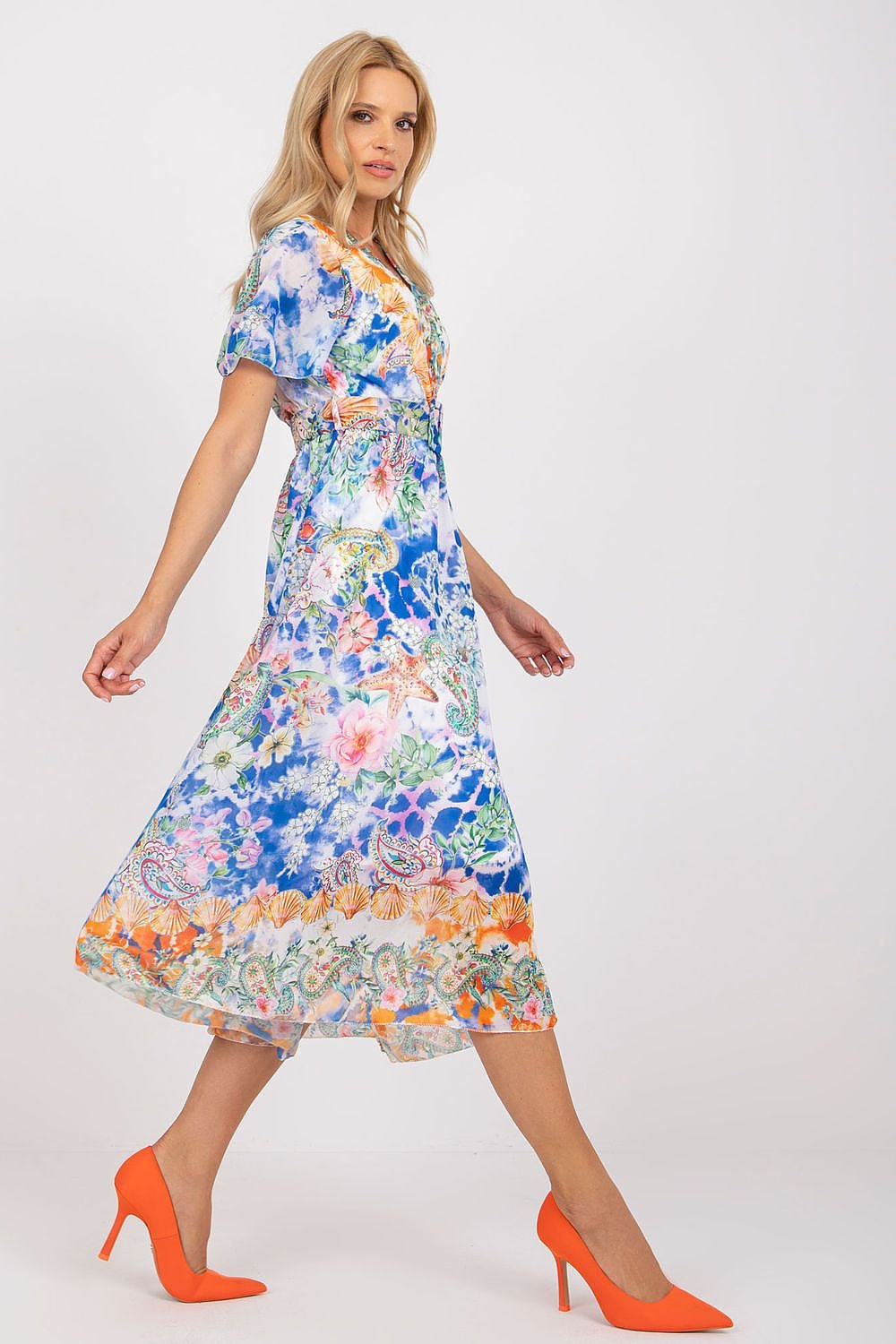 This dress embodies the perfect balance of everyday elegance, offering both comfort and style. The vibrant print adds a fun and energetic touch, making it suitable for any occasion. Its flared cut is flattering and feminine, ideal for both social gatherings and work. Crafted from easy-care polyester, it maintains its pristine look with minimal effort. The midi length offers versatility, while the short sleeves and heart neckline with an envelope cut enhance the dress's subtle feminine charm.