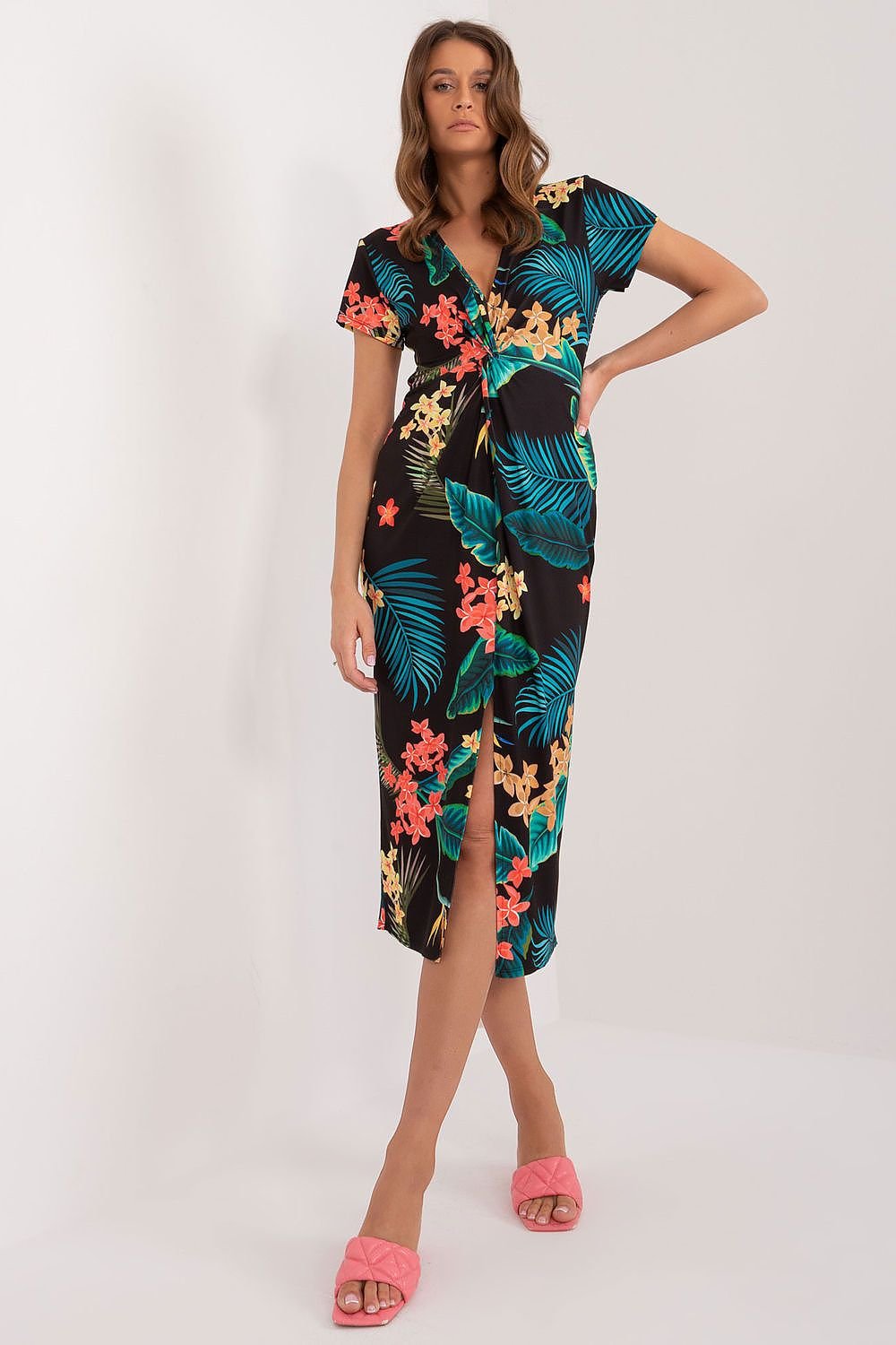 This vibrant pencil midi dress combines a bold, colorful print with an elegant cut, perfect for adding energy and charm to everyday styling. The striking front crease adds a subtle touch of femininity, while concealing imperfections. The heart neckline and short sleeves highlight the delicacy of the silhouette, enhancing the dress's elegance. The midi length offers versatility, suitable for both casual and formal occasions. 