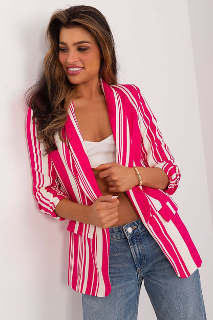 A relaxed striped jacket made of durable polyester, featuring 3/4 sleeves and no fastening for a casual, comfortable style. Lined for a better fit, this jacket is perfect for spring and summer, offering versatility and elegance without sacrificing comfort. Ideal for everyday wear or work, it pairs well with a variety of outfits and suits different silhouettes."