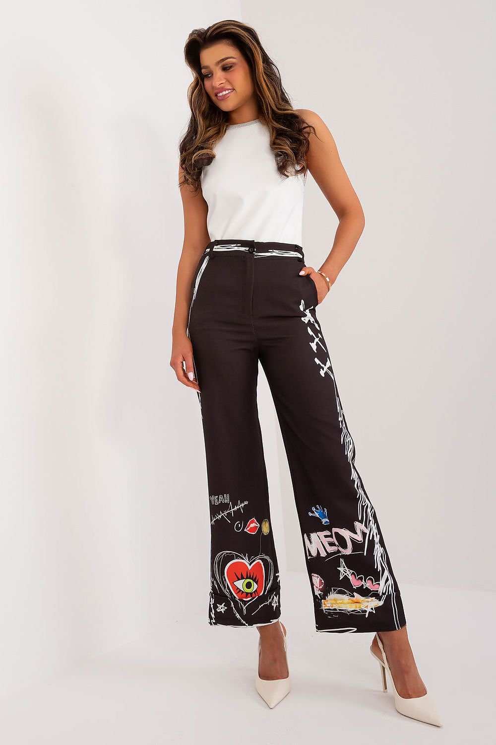 Comfortable polyester pants featuring a high waistband with elastic for a perfect fit, wide legs for freedom of movement, and discreet side pockets. The vibrant print adds energy and style, making them perfect for casual outings and everyday adventures.






