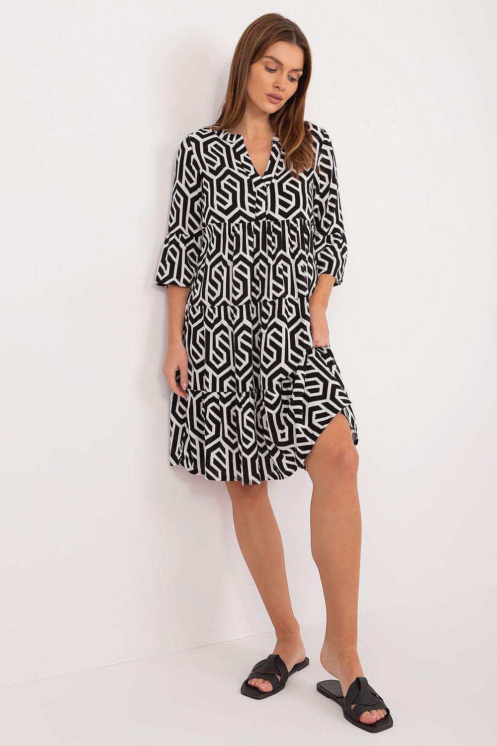 Oversized V-Neck Print Dress with 3/4 Sleeves for Everyday Comfort and Style