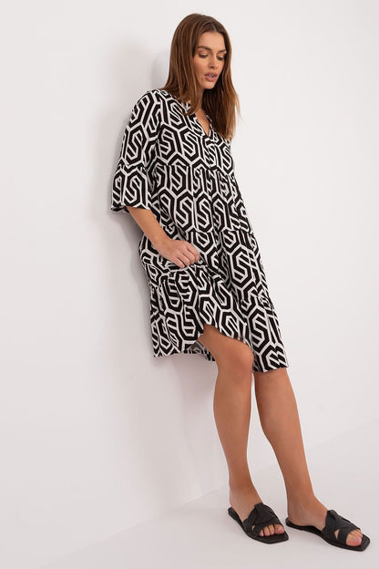 Oversized V-Neck Print Dress with 3/4 Sleeves for Everyday Comfort and Style