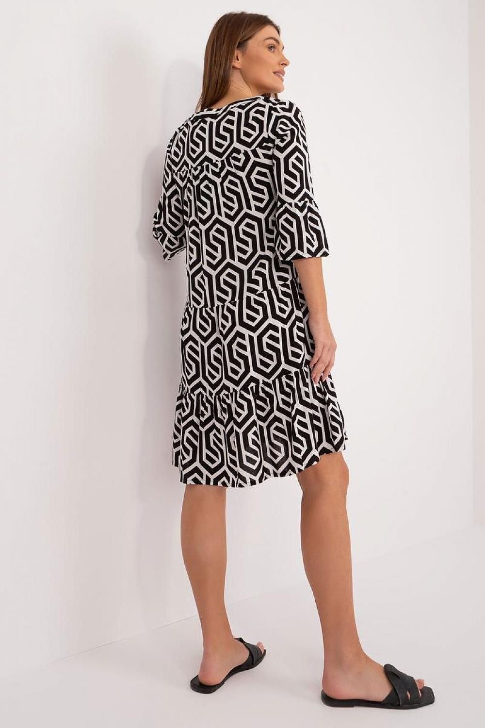 Oversized V-Neck Print Dress with 3/4 Sleeves for Everyday Comfort and Style