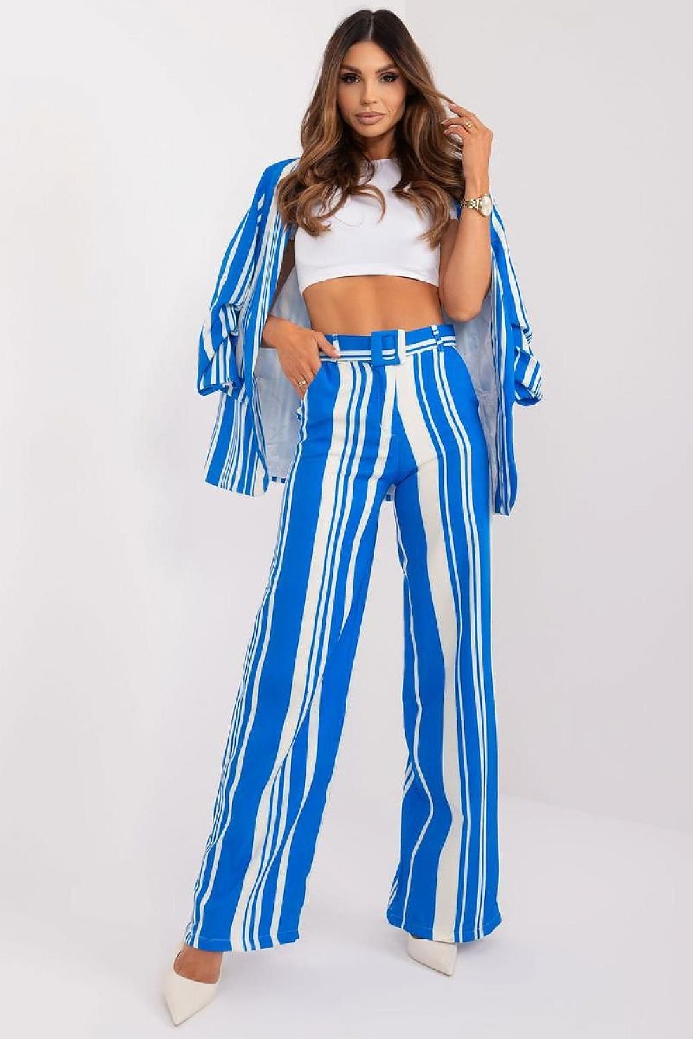 Elegant striped wide-leg pants with a high waist, button and zipper closure, and discreet slip pockets. Made from high-quality polyester for durability and a wrinkle-resistant finish, these pants offer both comfort and sophistication for various occasions. Perfect for both casual and formal settings.






