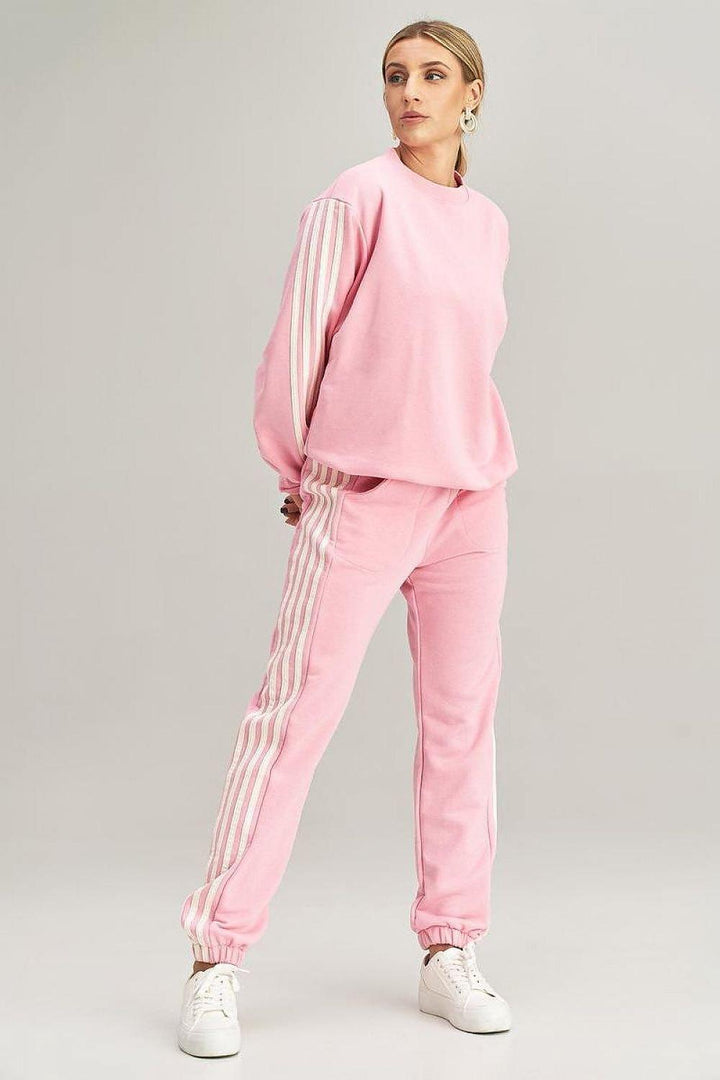 A stylish tracksuit set featuring a loose, pullover sweatshirt with long sleeves and a round neckline, paired with elastic-waist sweatpants. Both pieces are accented with contrasting stripes on the sleeves and pant legs. Designed as one size, suitable for individuals wearing sizes S or M, this set combines comfort and sporty style for everyday wear.







