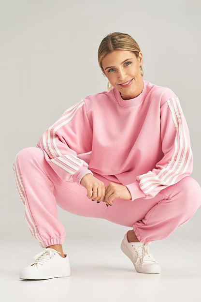 A stylish tracksuit set featuring a loose, pullover sweatshirt with long sleeves and a round neckline, paired with elastic-waist sweatpants. Both pieces are accented with contrasting stripes on the sleeves and pant legs. Designed as one size, suitable for individuals wearing sizes S or M, this set combines comfort and sporty style for everyday wear.






