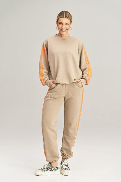 A stylish tracksuit set featuring a loose, pullover sweatshirt with long sleeves and a round neckline, paired with elastic-waist sweatpants. Both pieces are accented with contrasting stripes on the sleeves and pant legs. Designed as one size, suitable for individuals wearing sizes S or M, this set combines comfort and sporty style for everyday wear.






