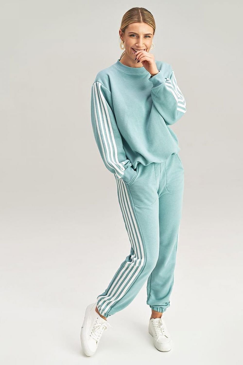 A stylish tracksuit set featuring a loose, pullover sweatshirt with long sleeves and a round neckline, paired with elastic-waist sweatpants. Both pieces are accented with contrasting stripes on the sleeves and pant legs. Designed as one size, suitable for individuals wearing sizes S or M, this set combines comfort and sporty style for everyday wear.






