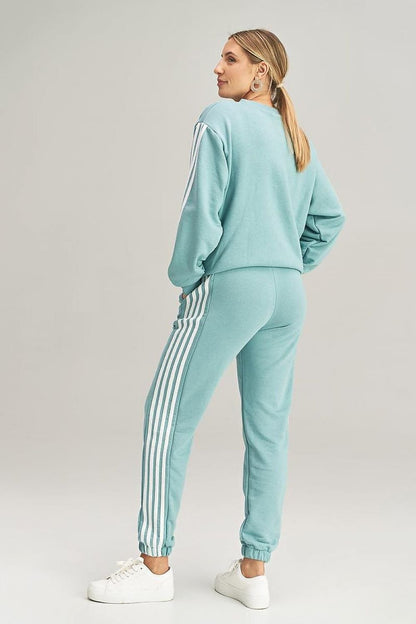 A stylish tracksuit set featuring a loose, pullover sweatshirt with long sleeves and a round neckline, paired with elastic-waist sweatpants. Both pieces are accented with contrasting stripes on the sleeves and pant legs. Designed as one size, suitable for individuals wearing sizes S or M, this set combines comfort and sporty style for everyday wear.






