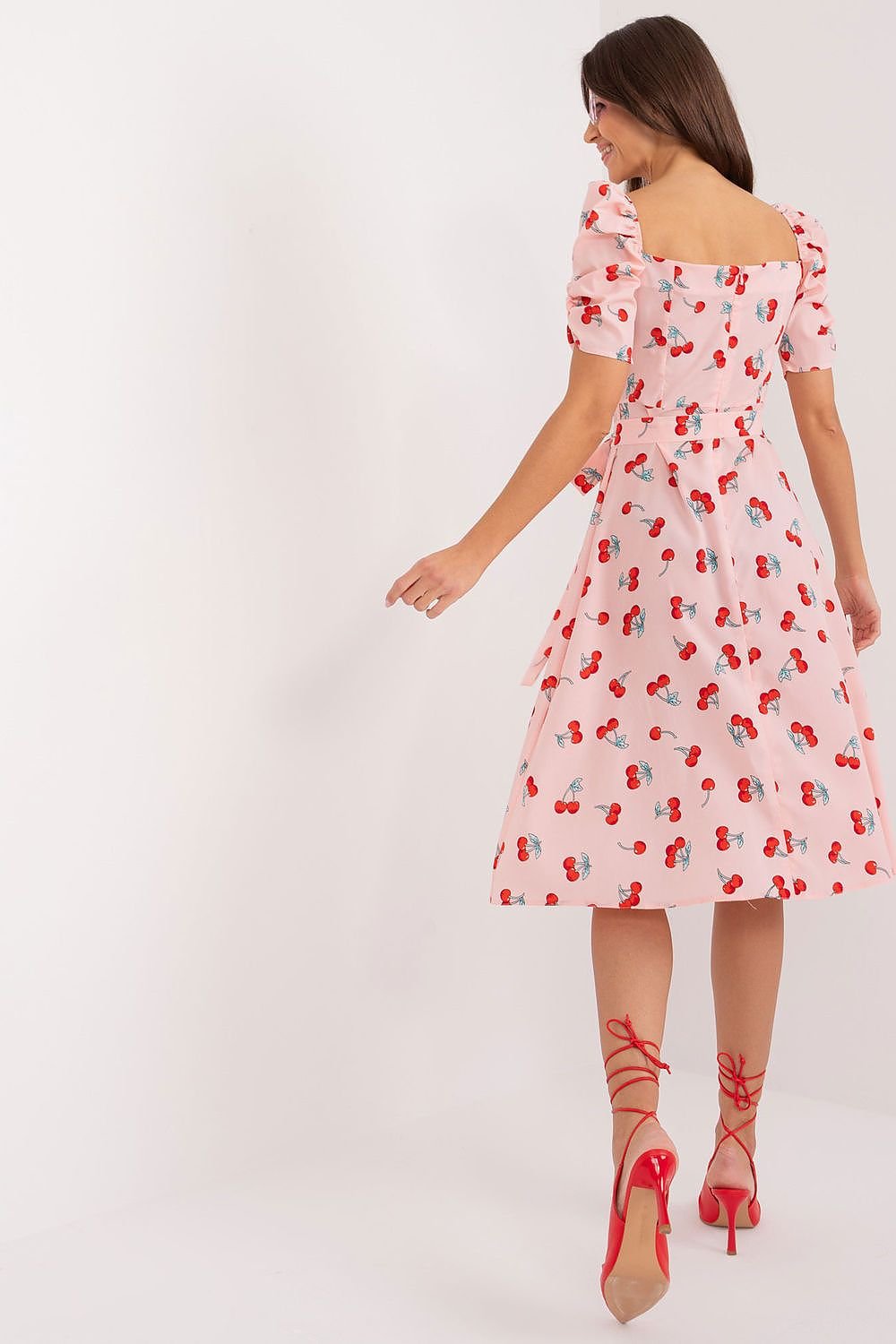 Robe d'été évasée pour jeunes avec décolleté en cœur, manches bouffantes et ceinture à nouer