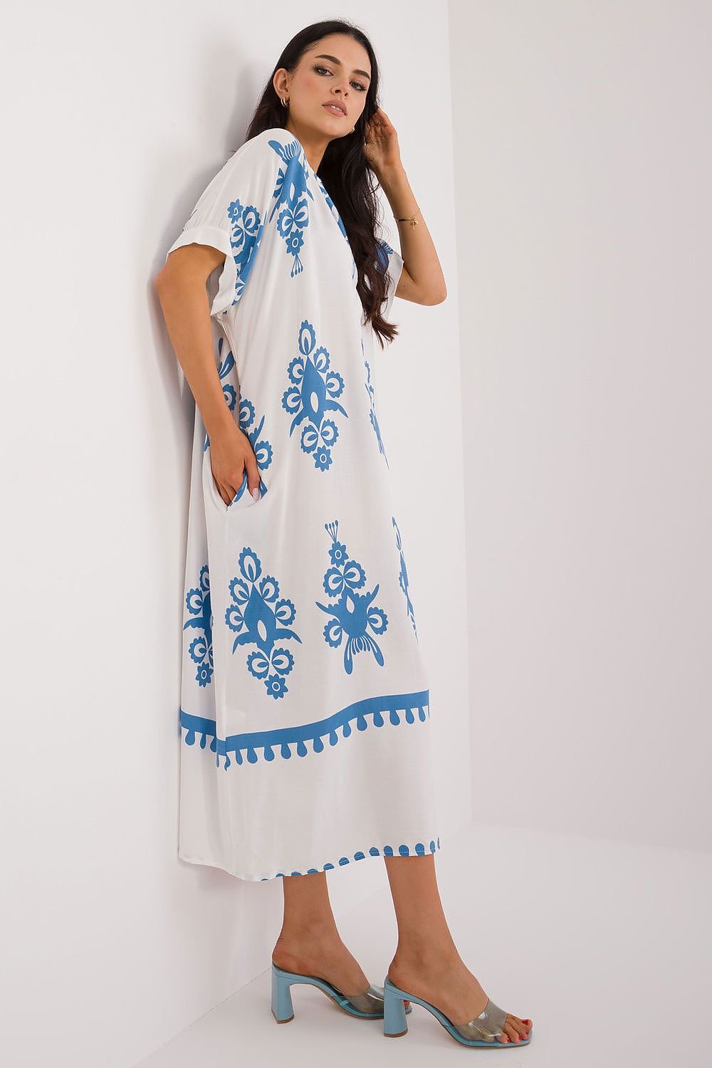 Oversized boho shirt dress with a colorful print, heart neckline, and stand-up collar. Made of breathable viscose for comfort and style, featuring short sleeves and midi length, perfect for everyday wear and work on warm days.






