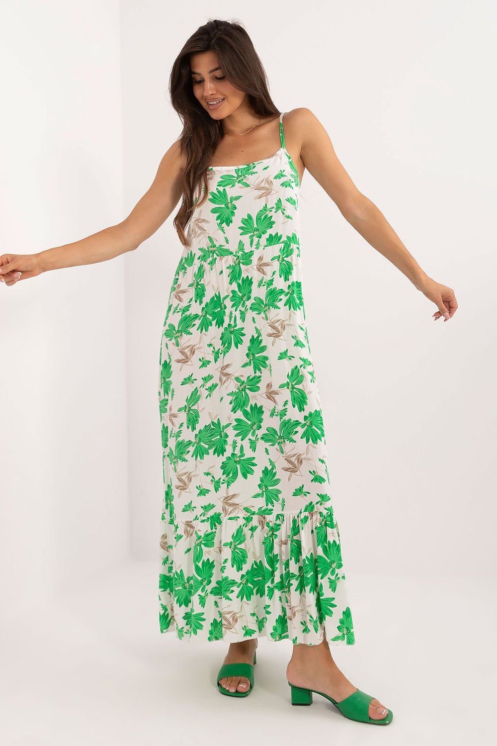 A strapless floral midi dress made of airy viscose, featuring a rectangular neckline, flared cut, and a ruffled hem, perfect for casual summer styling.






