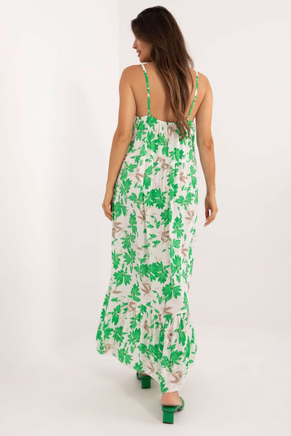 A strapless floral midi dress made of airy viscose, featuring a rectangular neckline, flared cut, and a ruffled hem, perfect for casual summer styling.






