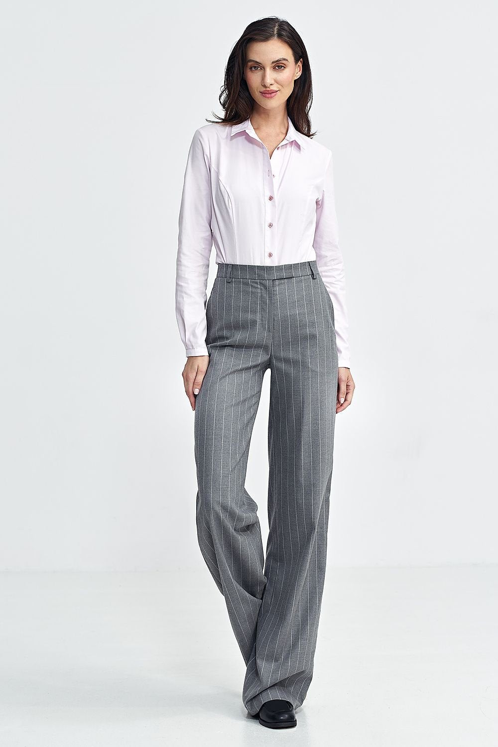 Elegant tailored-fit pants with subtly contrasting tennis stripes, high-rise waist, and gently flared bootcut legs. Features a concealed zip and button fastening, front pockets, imitation back pockets, and belt loops for added versatility.






