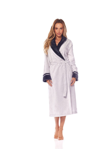 Elegant Women's Bathrobe with Sophisticated Piping