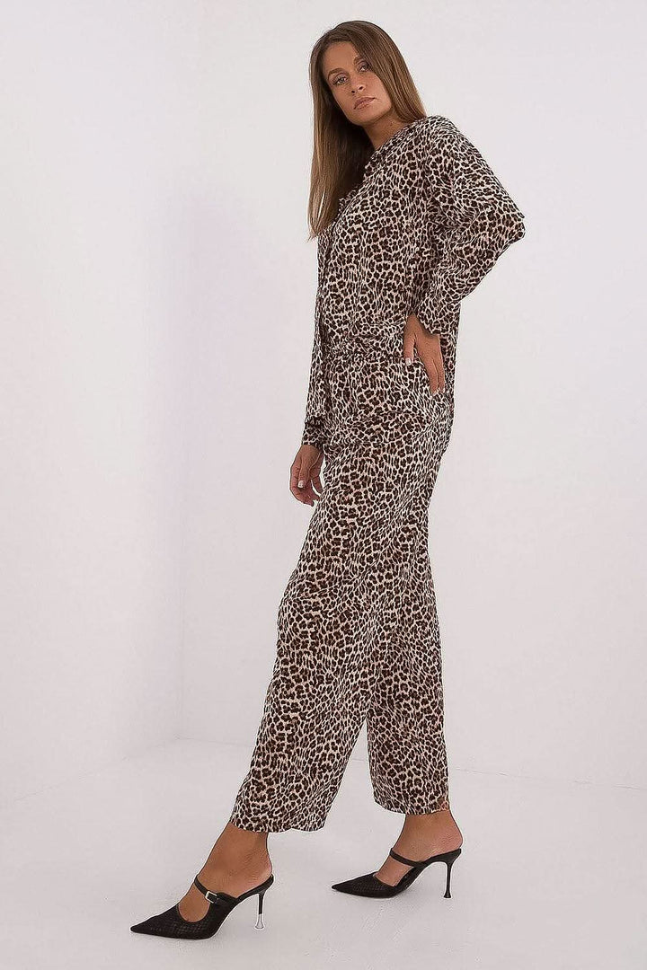 Women's Animal Motif Set with Button-Up Shirt and Wide-Leg Pants - Ludowika 