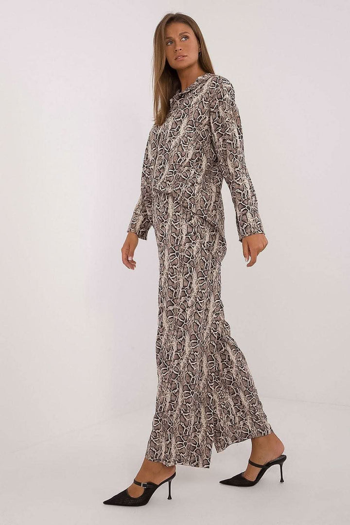 Women's Animal Motif Set with Button-Up Shirt and Wide-Leg Pants - Ludowika 
