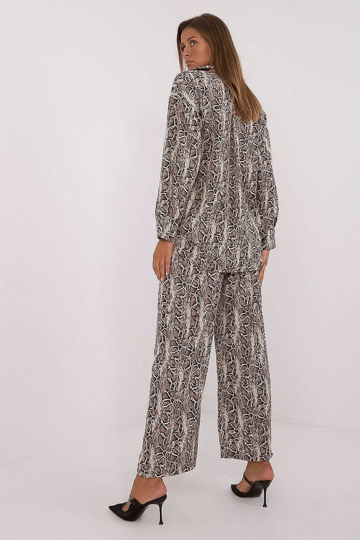 Women's Animal Motif Set with Button-Up Shirt and Wide-Leg Pants - Ludowika 