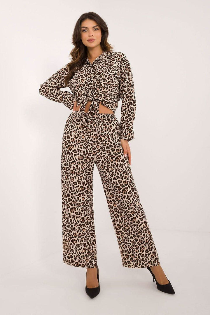 Women's Animal Motif Set with Button-Up Shirt and Wide-Leg Pants - Ludowika 