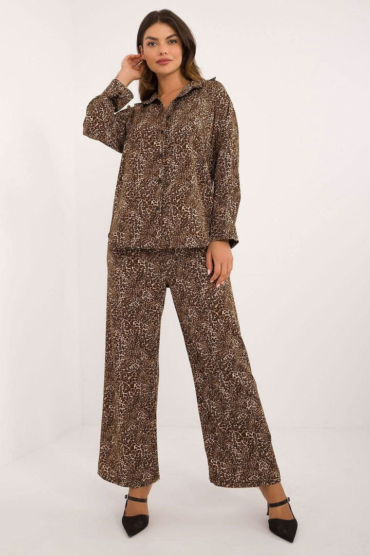 Women's Animal Motif Set with Button-Up Shirt and Wide-Leg Pants - Ludowika 