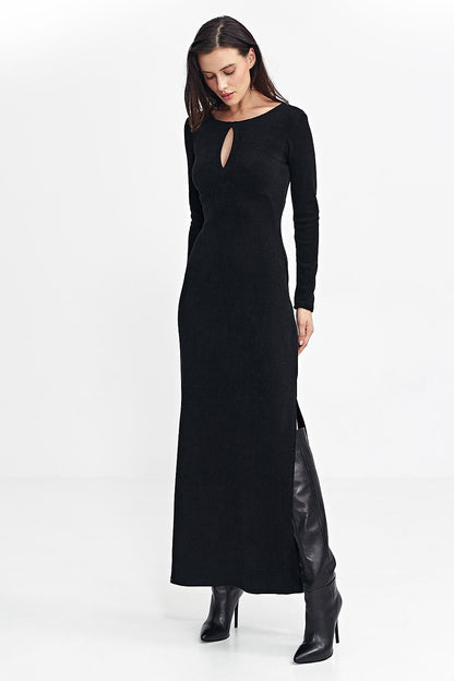 black Fitted fit-and-flare dress made of ribbed knit fabric, featuring a round neckline with a subtle teardrop detail, long sleeves, and a maxi length. The cut under the bust accentuates the waist, while the side seam slit allows for ease of movement, making it perfect for both everyday and special occasions.






