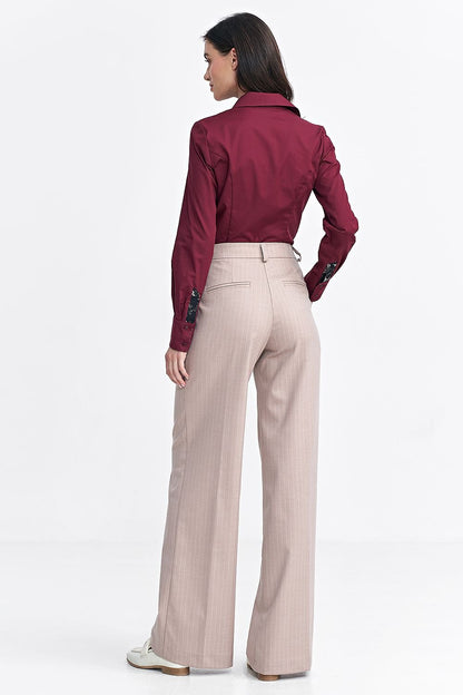 Pantalon coupe décontractée avec rayures de tennis et plis décoratifs