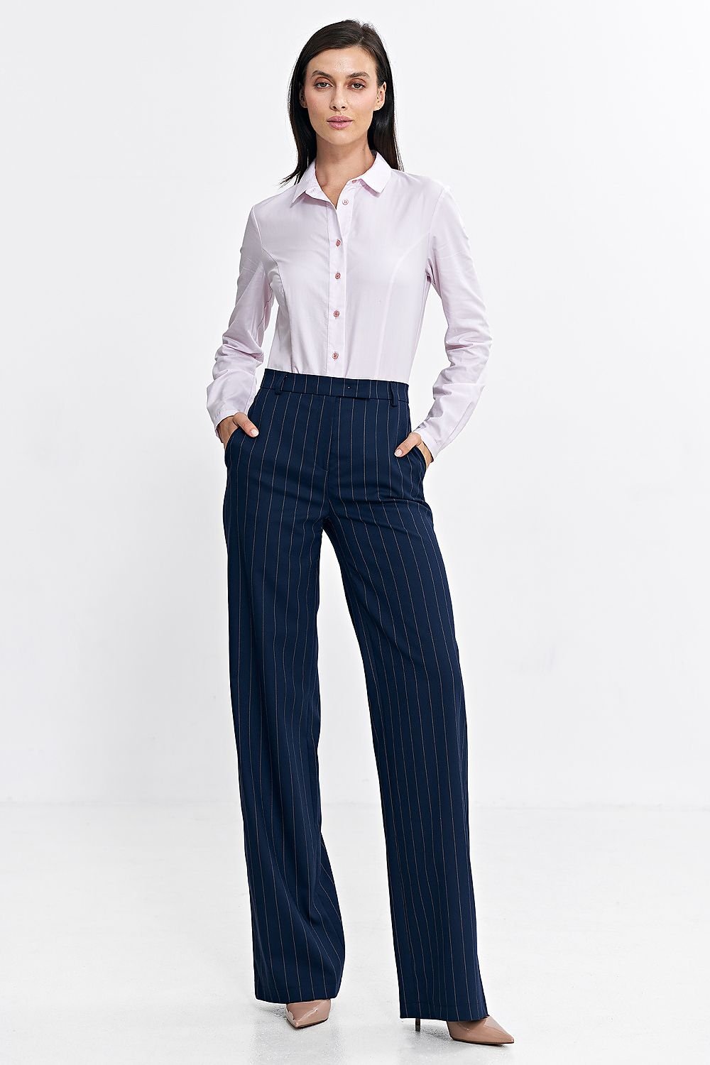 Elegant tailored-fit pants with subtly contrasting tennis stripes, high-rise waist, and gently flared bootcut legs. Features a concealed zip and button fastening, front pockets, imitation back pockets, and belt loops for added versatility.






