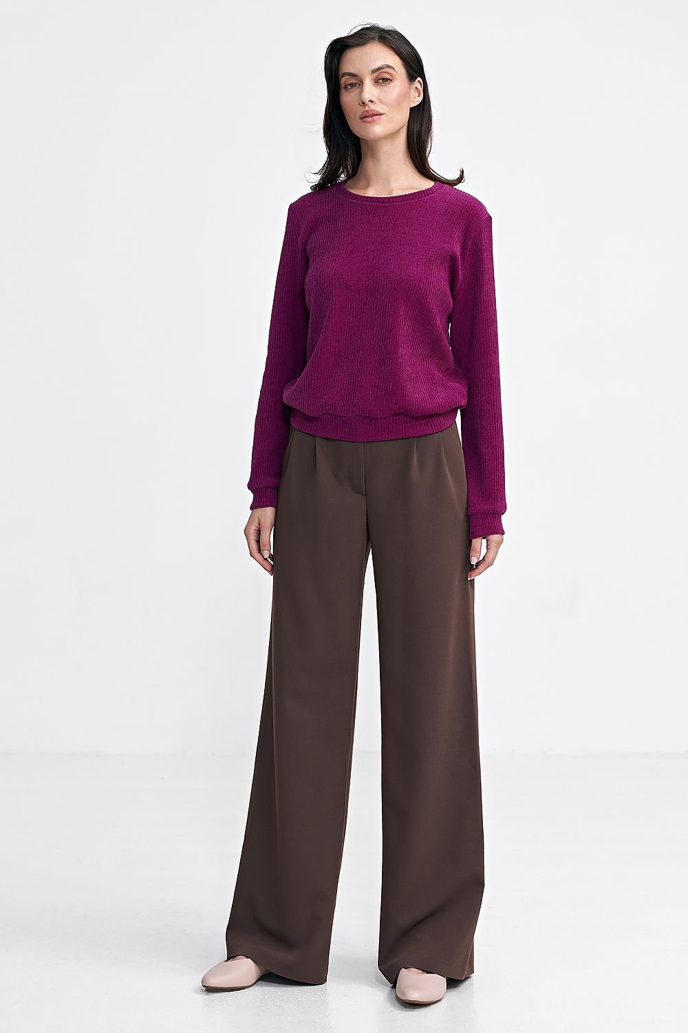 Women's relaxed fit pants with a mid-rise, decorative front pleats, and wide legs for a stylish yet comfortable look. Featuring a zip and button front, classic front pockets, imitation back pockets, and belt loops for versatility and functionality. Perfect for various occasions.






