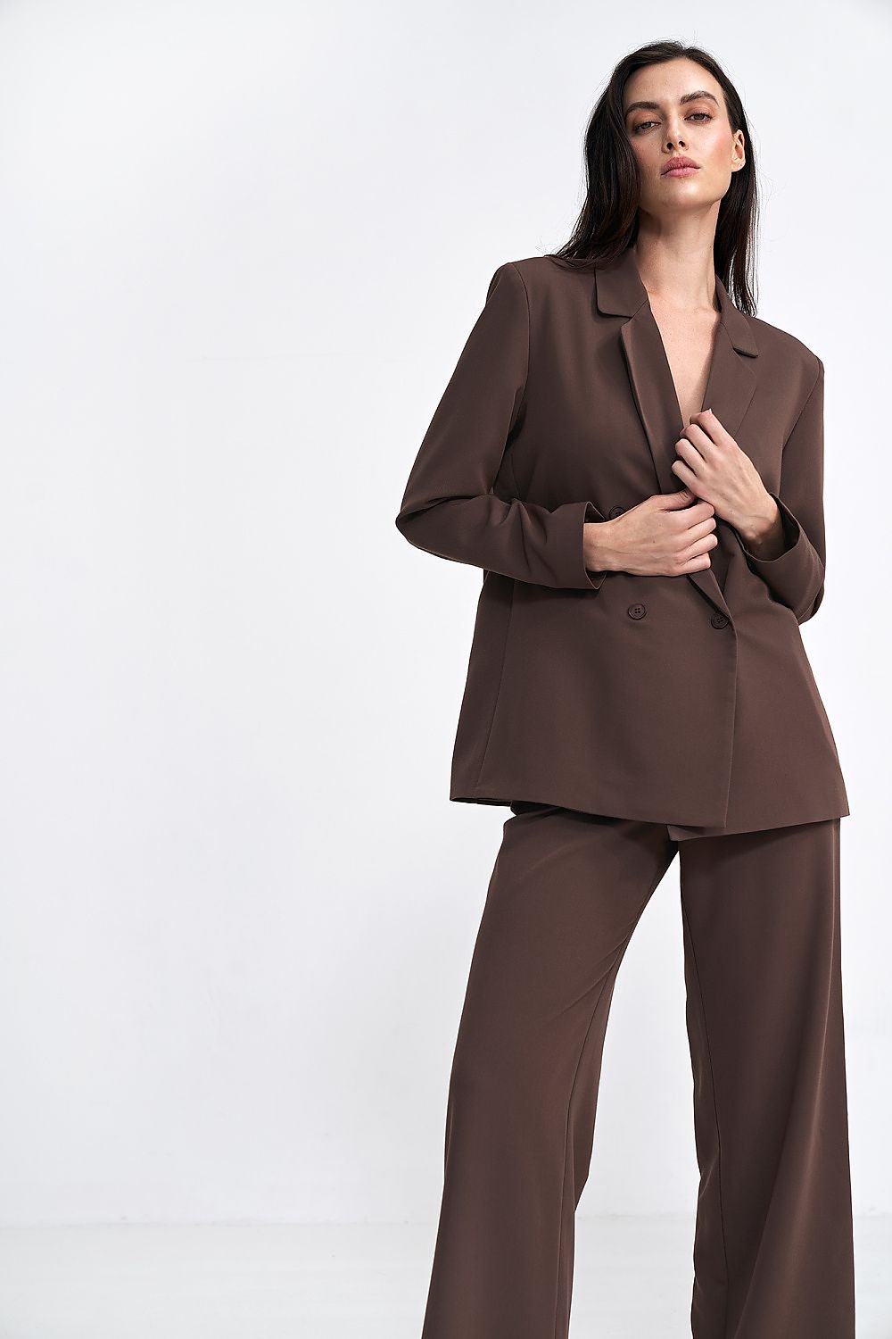 Women’s Oversized Blazer with Classic Collar, Double-Breasted Button Closure, and Shoulder Pads