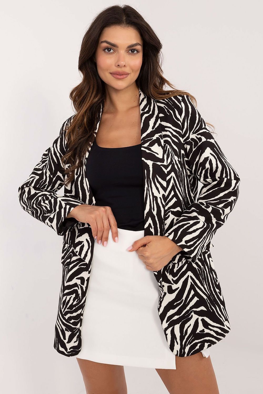 A chic women's jacket with shoulder pads and a bold zebra-leopard print, combining animal motifs for a distinctive look. Featuring no button closure for a modern, casual style, it’s made from high-quality polyester, lined for comfort, and perfect for work, formal meetings, or casual outings.