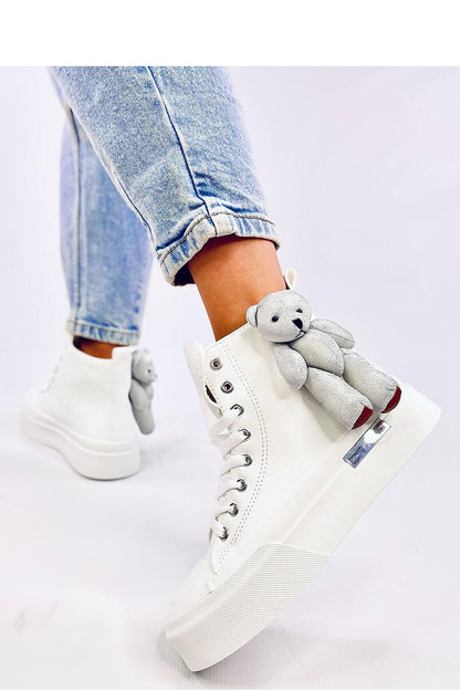 Trendy women's ankle sneakers with a classic cut, fashionable platform, and adorable teddy bear detail. Made from organic leather with a fabric-lined interior, these sneakers combine uniqueness and comfort to help you stand out this season. Perfect for those who love original, eye-catching designs.






