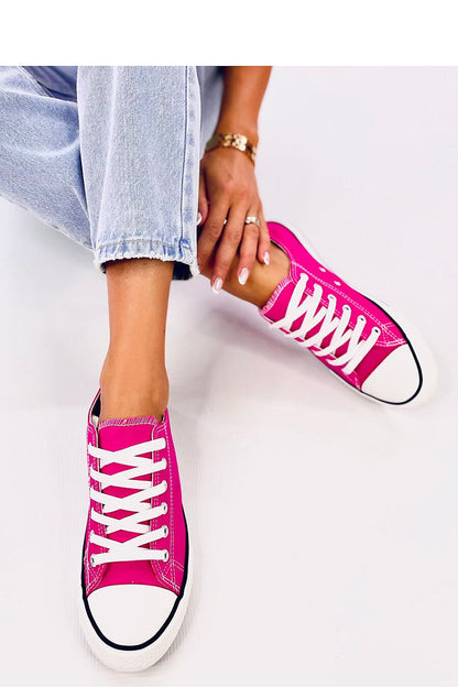 Timeless women's sneakers featuring a rubber sole and piping detail all around. Available in the season's trendiest colors, these sneakers offer both comfort and style. Made from fabric for a soft and breathable feel. Perfect for everyday wear.






