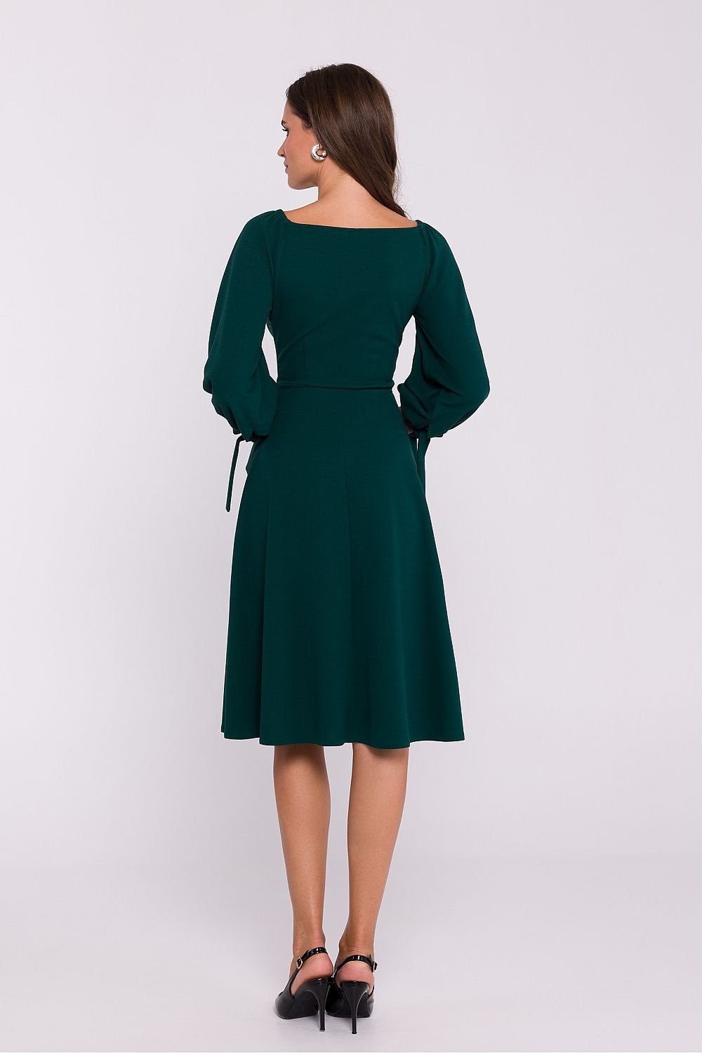 Romantic Knit Dress with V-Neck, Adjustable Buffeted Sleeves, and Envelope Cut