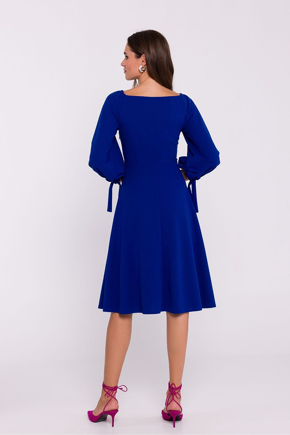 Romantic Knit Dress with V-Neck, Adjustable Buffeted Sleeves, and Envelope Cut