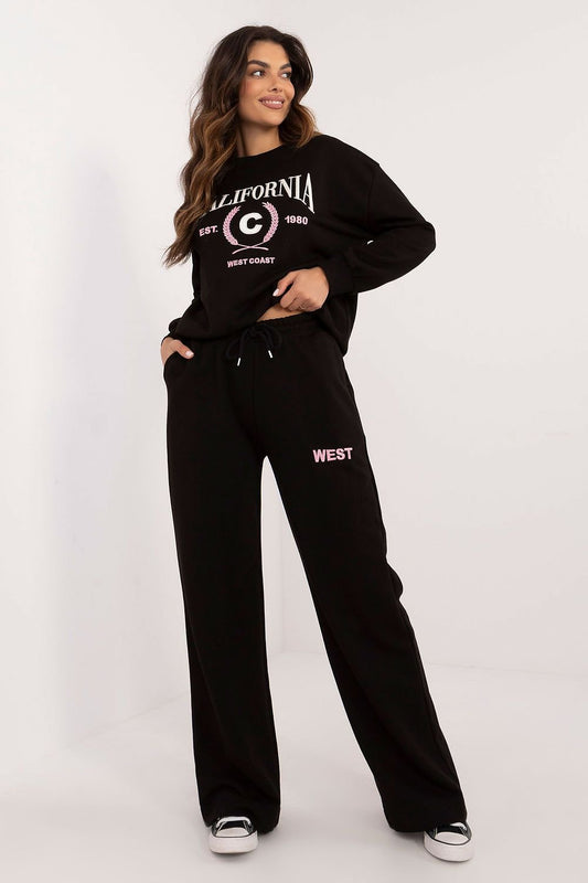 Stylish women's casual california set featuring a long-sleeved blouse with a round neckline and high-waisted, long-legged pants. Made from soft cotton for comfort, with practical side pockets and unique prints on both the blouse and pants. Perfect for everyday wear.