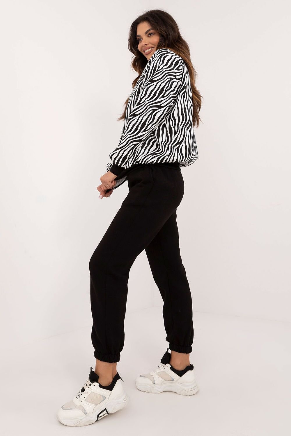  A casual women's set featuring a long-sleeve blouse with a round neckline and decorative patch, paired with high-waisted pants with slip pockets, offering comfort and style with an animal print sweatshirt design. ZEBRA LETTER M SETS