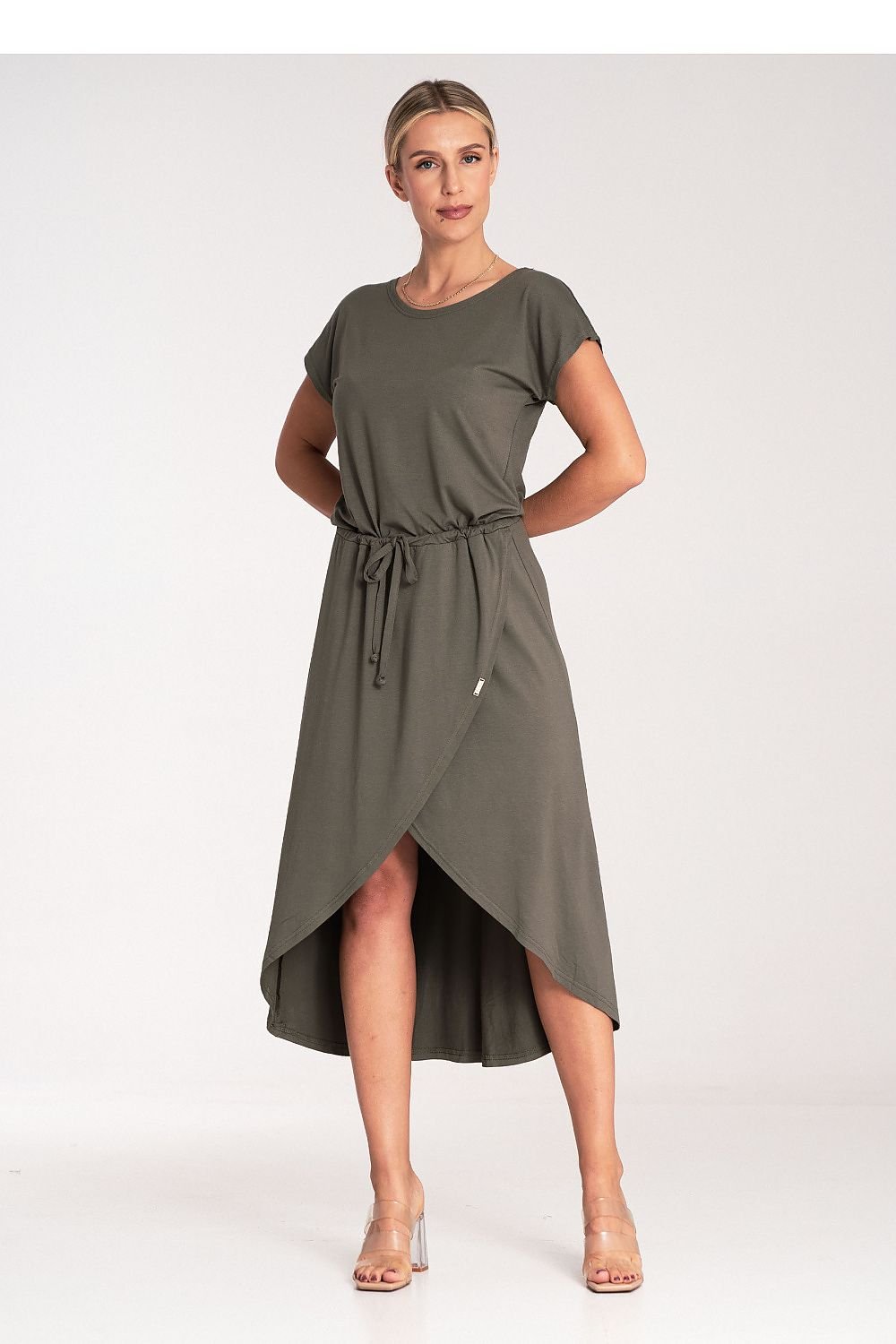 An asymmetrical dress featuring an overlapping neckline, short sleeves, and a stylish waist tie, ideal for various occasions.






