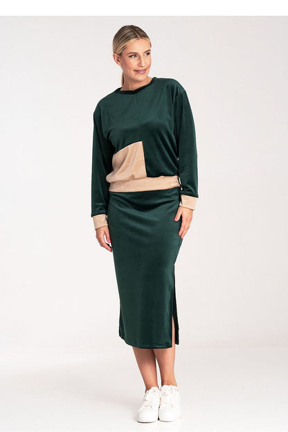 A women's velour set featuring a two-tone blouse with long sleeves and a round neckline, paired with a pencil skirt with a side slit and wide elastic waistband. Unlined for a relaxed fit and stylish look.






