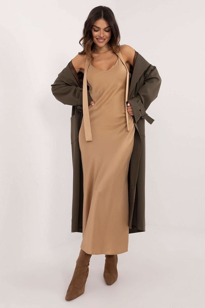 An elegant strapless mermaid cut evening dress made of viscose and polyester, featuring a deep V-neck, side zipper closure, mid-calf length, and a tie belt at the waist for a flattering fit, perfect for formal occasions.






