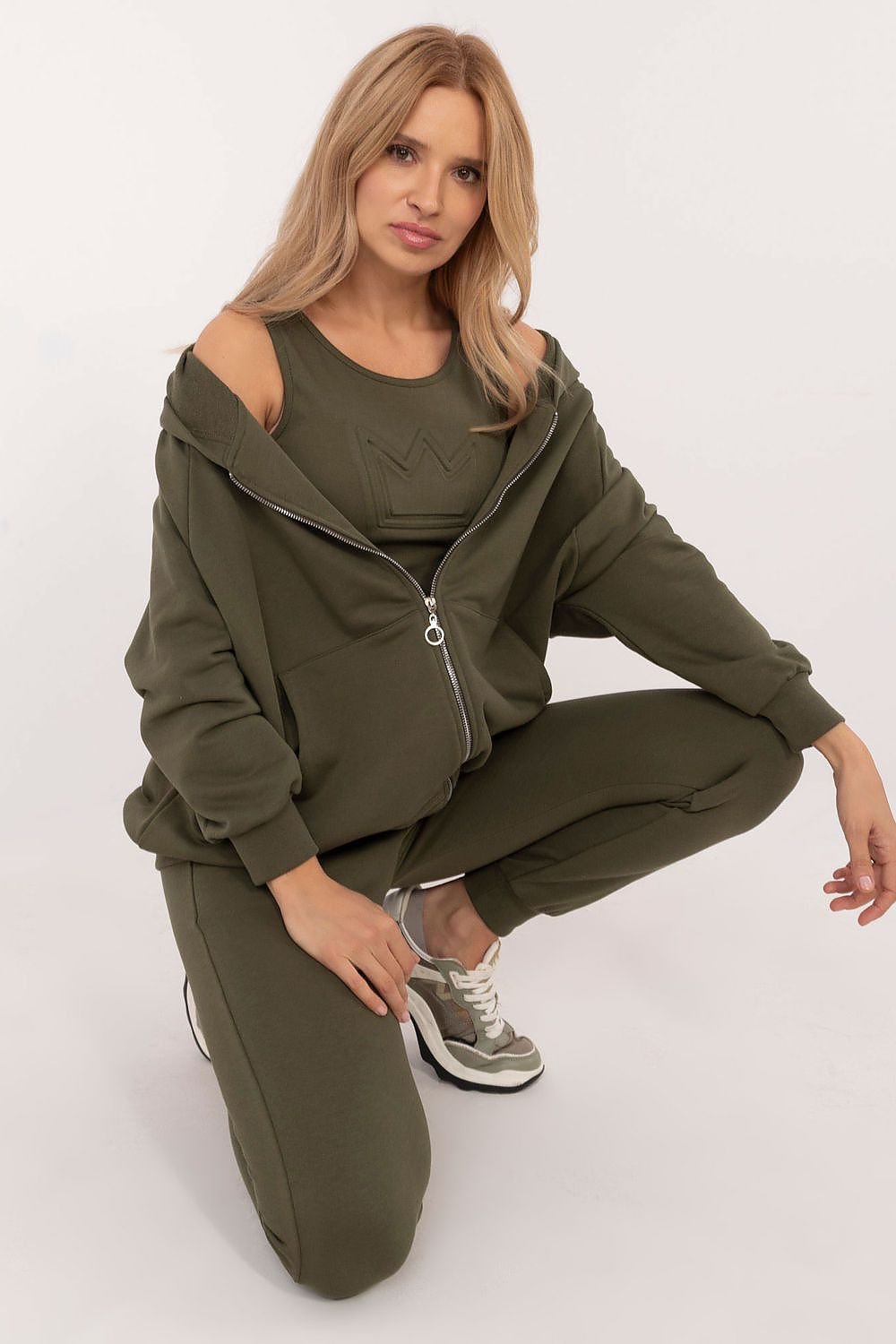 A versatile women's set featuring a T-shirt with a round neckline, a zippered sweatshirt with a hood and slip-in pockets, and high-waisted pants with ribbed cuffs and side slip pockets, offering comfort and style for casual outings and sports activities.