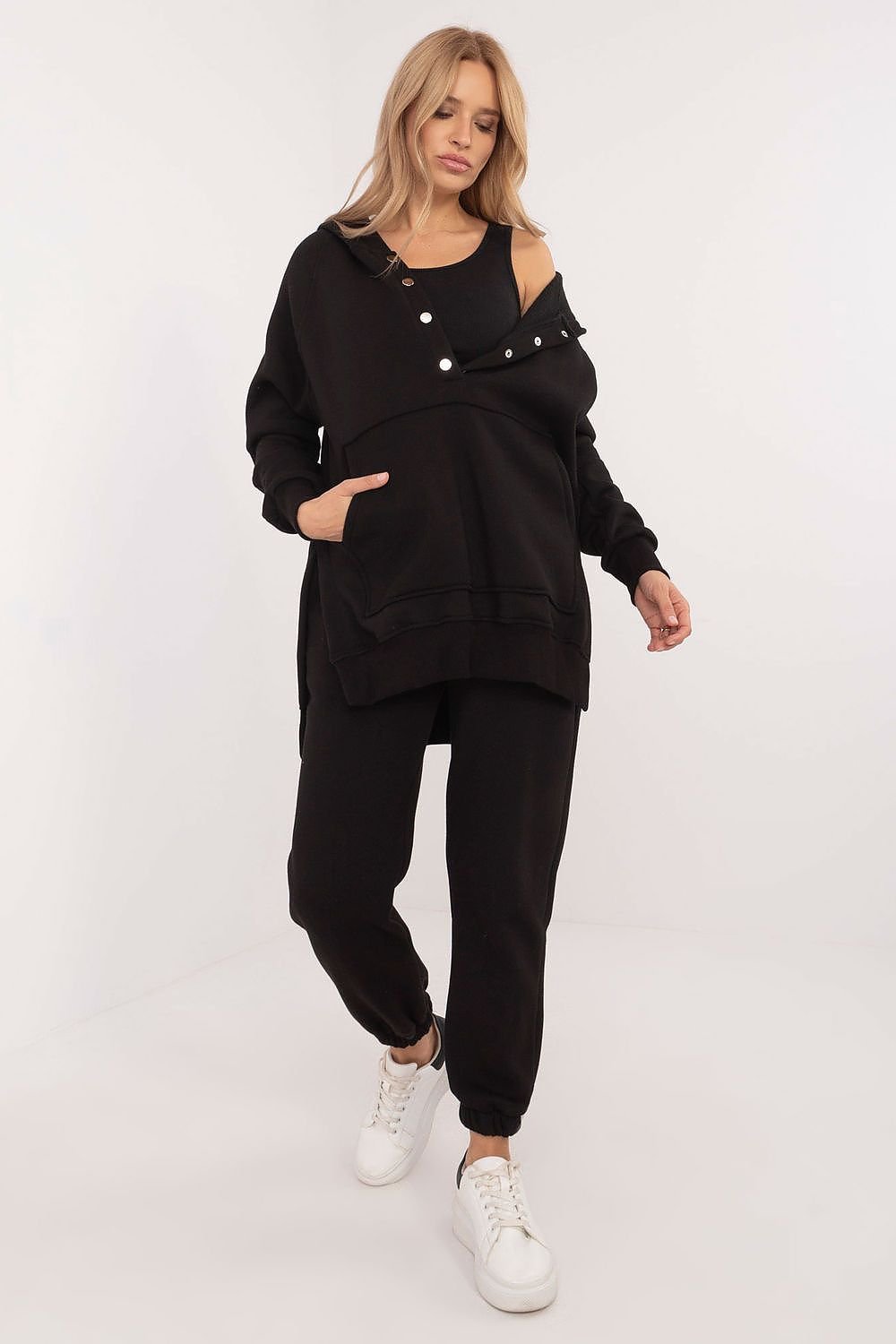 A cozy women's set featuring a mélange-patterned T-shirt, a long-sleeve sweatshirt with a hood and press-stud fastening, and high-waisted pants with ribbed cuffs, offering comfort and style for colder days and everyday outings.