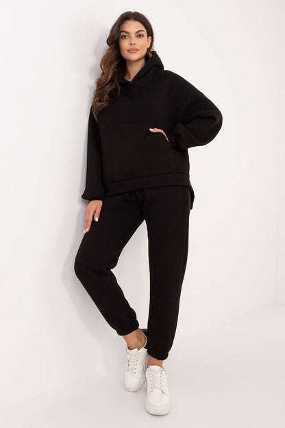 Ensemble sweat-shirt et jogging isolé pour femme