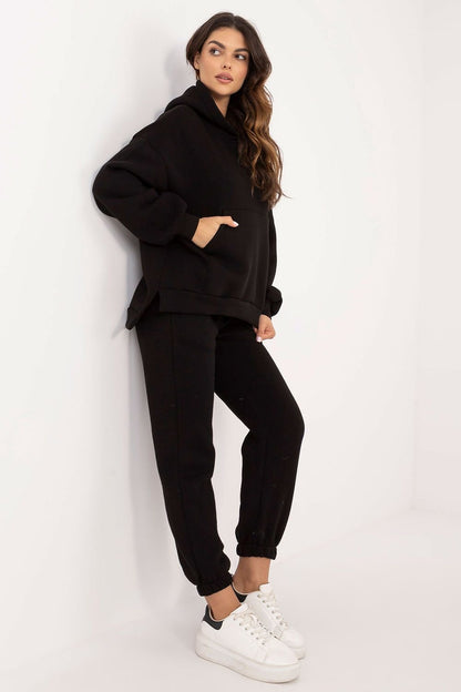 Ensemble sweat-shirt et jogging isolé pour femme