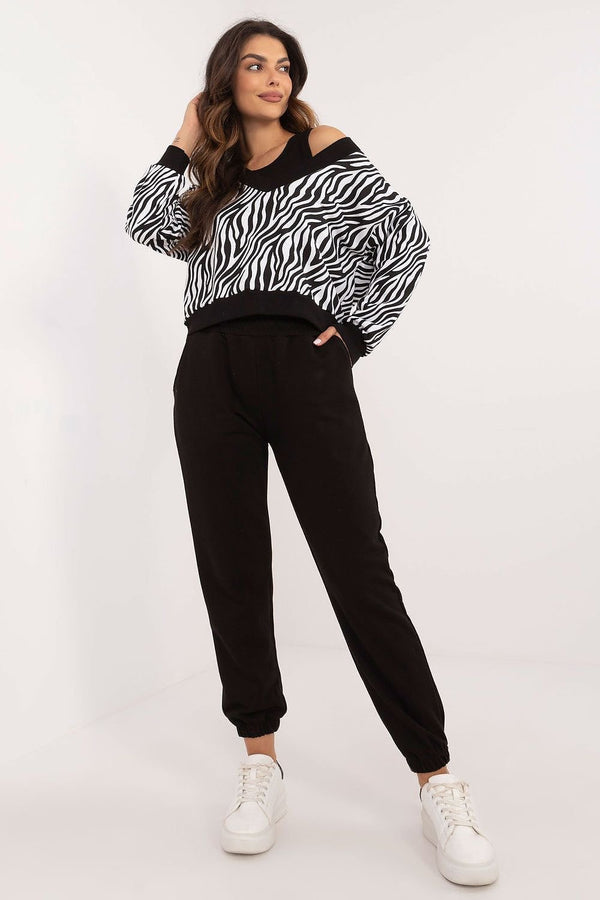 Stylish women's casual set consisting of a T-shirt, sweatshirt with heart neckline, and pants with ribbed cuffs, featuring a smooth pattern with a subtle animal motif, perfect for everyday wear.







