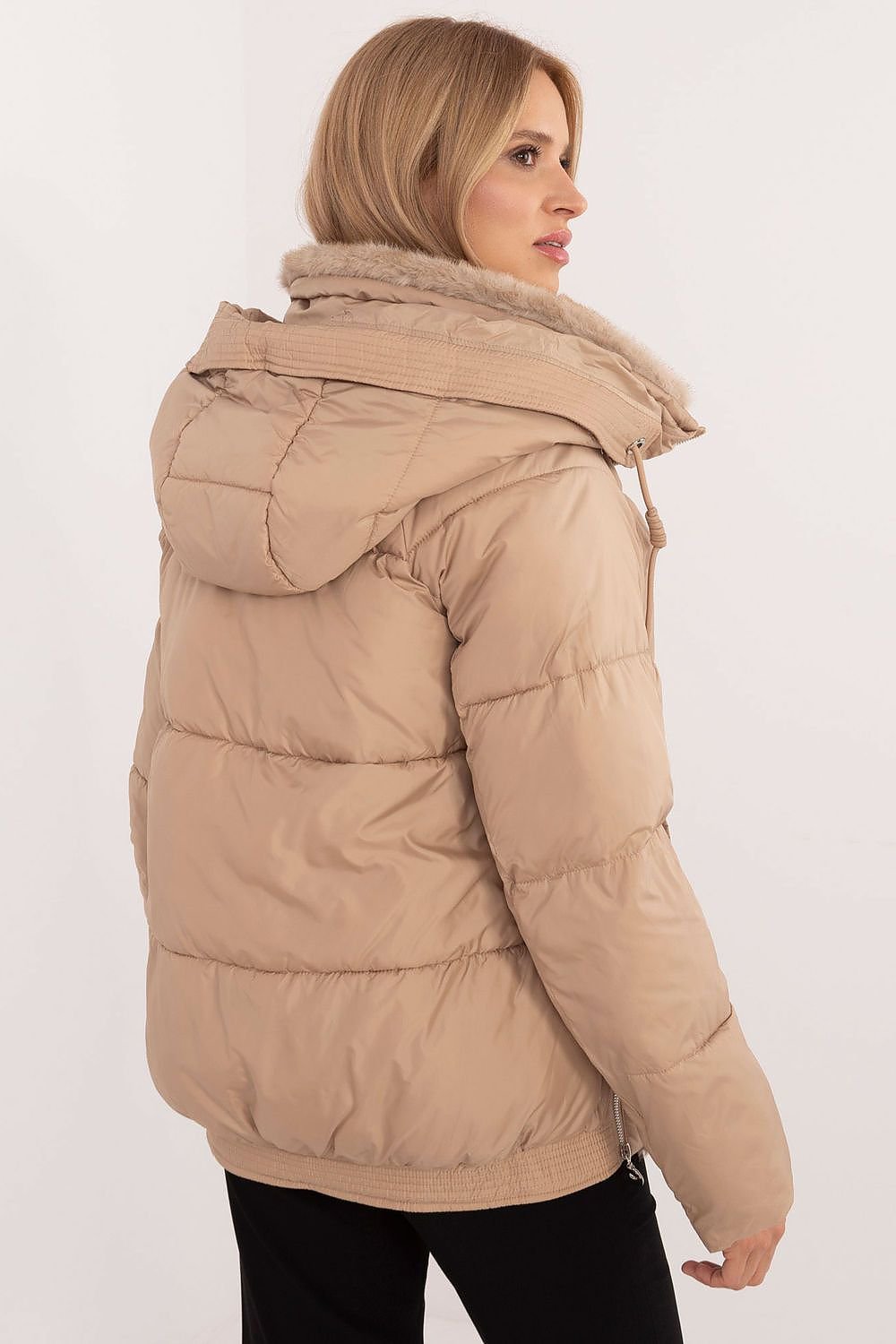 Veste matelassée décontractée pour femme avec capuche et isolation synthétique