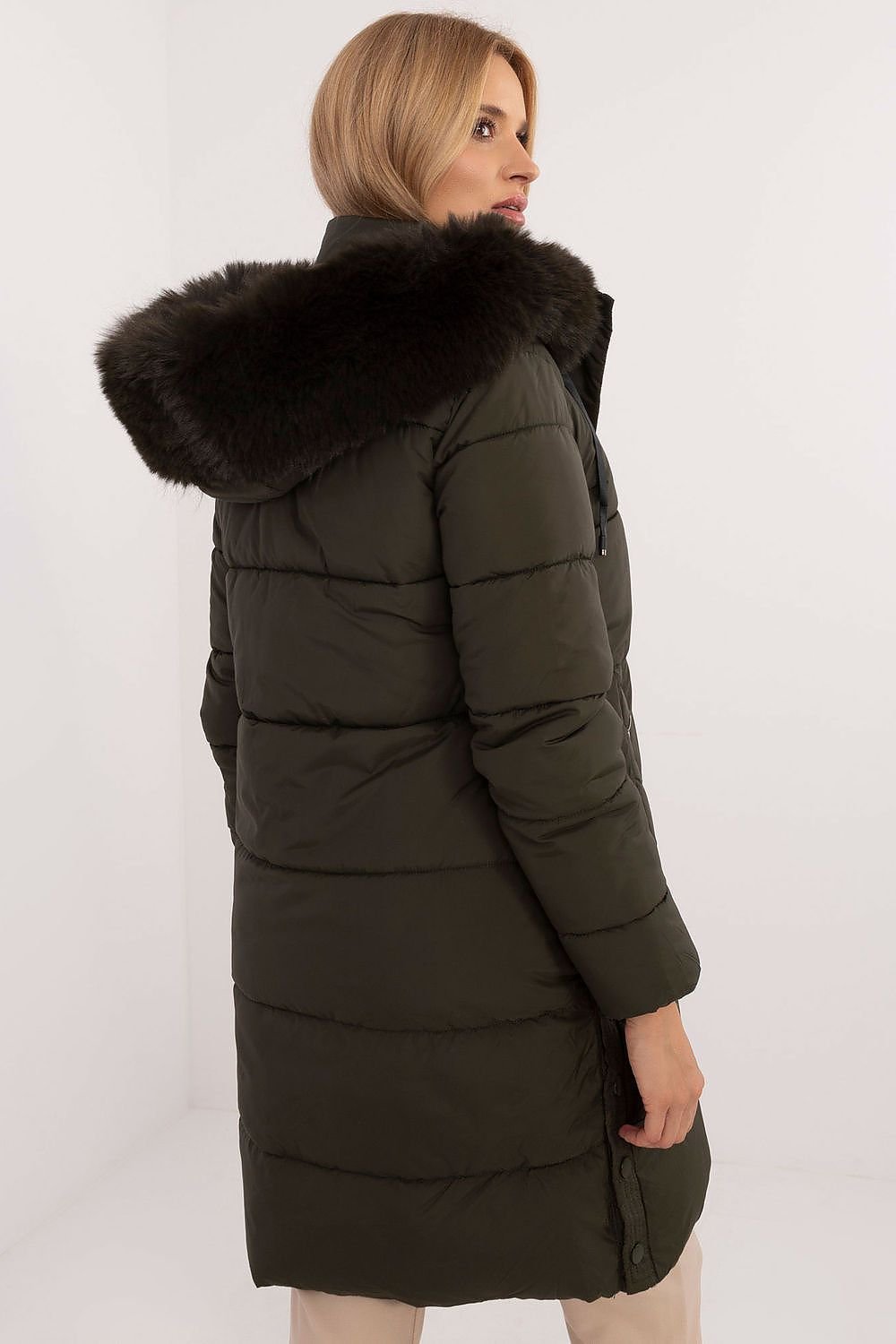 A cozy quilted winter jacket with an extended cut, featuring a smooth pattern, polyester fabric, and synthetic fill for warmth. The detachable hood and fur add style and versatility, while slip pockets, a zipper closure, and additional snaps offer comfort and protection from the cold. Perfect for everyday outings and work during the autumn/winter season.






